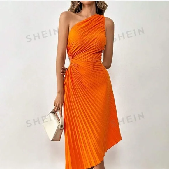 Gorgeous and super sexy pleated dress NWT - Picture 2 of 6